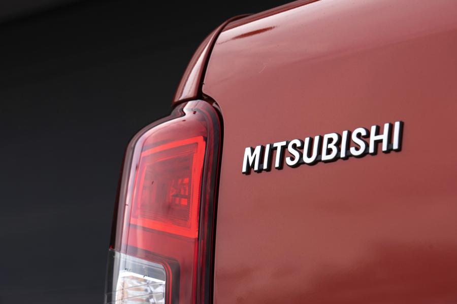 Логотип Mitsubishi L200 Barbarian X Double Cab 2019 года  (UK) (фото 12 из 40)